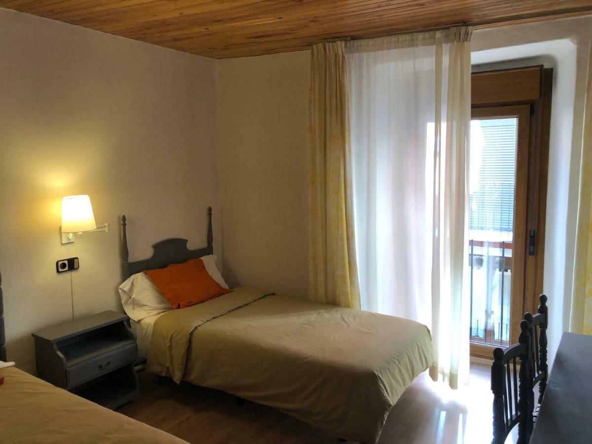Hostal Di Verena Puigcerda Ngoại thất bức ảnh